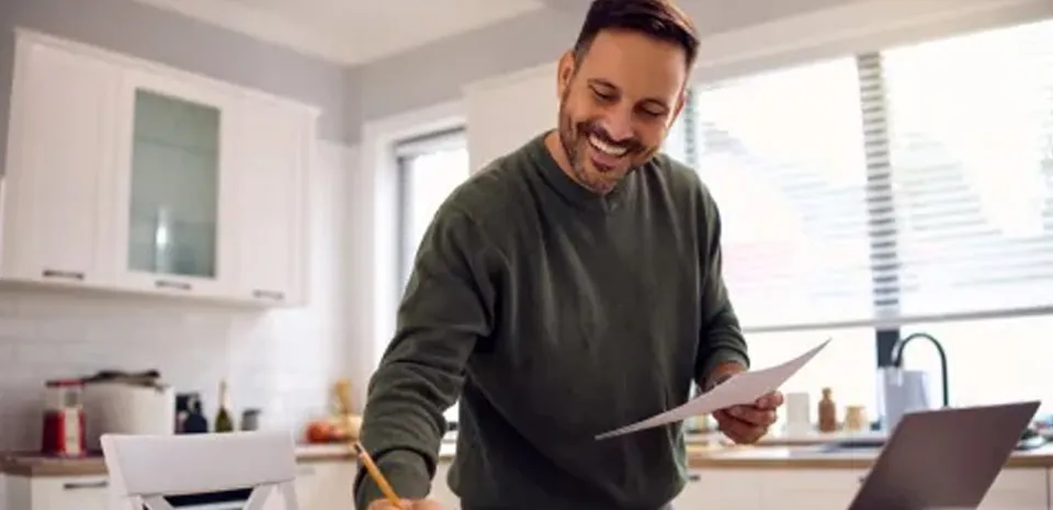 man making diabetes checklist